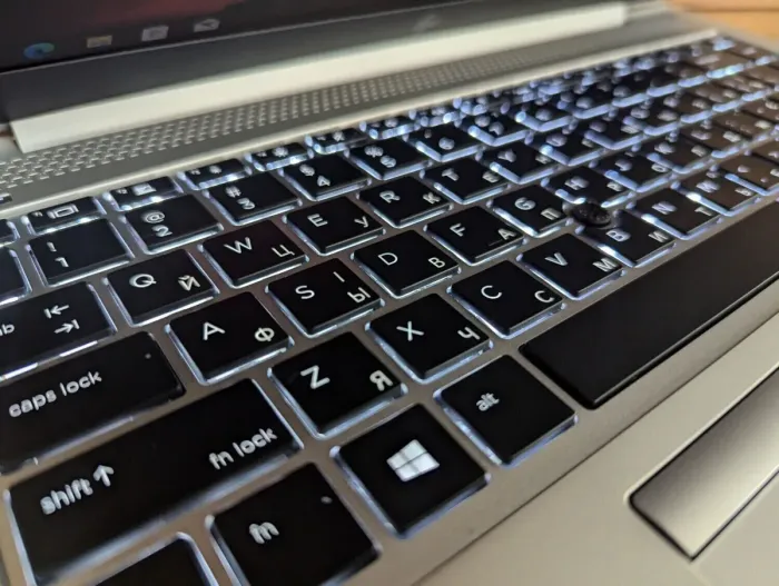 Ультрабук HP EliteBook 840 G5 / 14" (1920x1080) IPS / Intel Core i7-8650U (4 (8) ядра по 1.9 - 4.2 GHz) / 8 GB DDR4 / 256 GB SSD / Intel UHD Graphics 620 / WebCam / Fingerprint / Windows 10 б/в - зображення 6