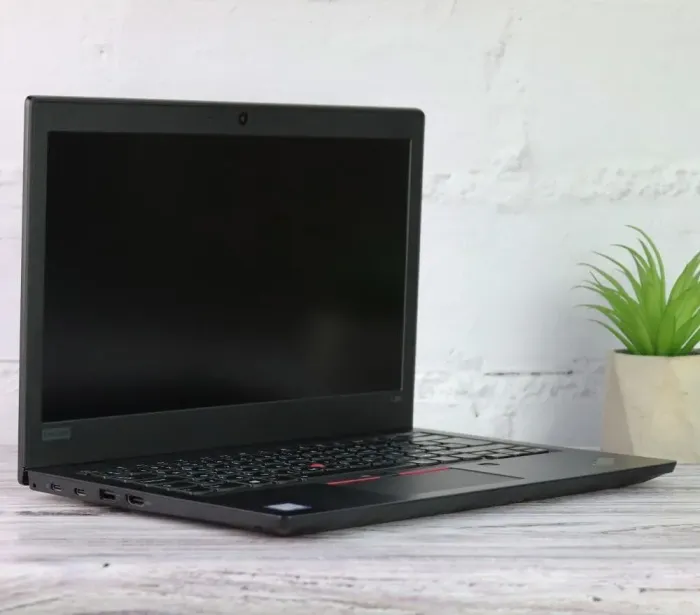 Ультрабук Lenovo ThinkPad L390 / 13.3" (1920x1080) IPS / Intel Core i7-8565U (4 (8) ядра по 1.8 - 4.6 GHz) / 16 GB DDR4 / 256 GB SSD M.2 / Intel UHD Graphics / WebCam б/в - зображення 2
