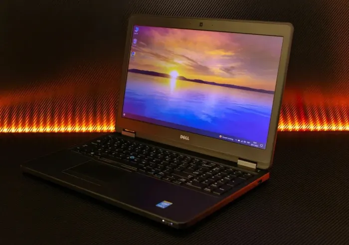 Ноутбук Б-класс Dell Latitude E5550 / 15.6"  TN / Core i5-5300U (2(4) ядра по 2.3-2.9GHz) / 4GB DDR3 / 500GB HDD / HD Graphics 5500 / WebCam / HDMI б/в - зображення 4