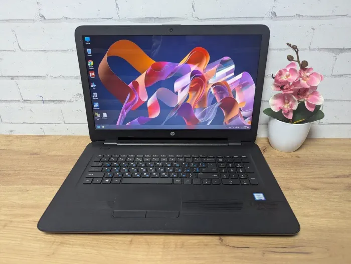 Ноутбук Б-клас HP NoteBook 17-x026nd / 17.3" (1600x900) TN / Intel Core i3-6006U (4 (8) ядра по 2.0 GHz) / 12 GB DDR4 / 128 GB SSD / Intel HD Graphics 520 / WebCam б/в - зображення 3