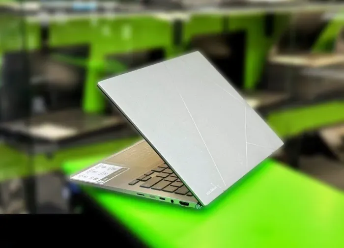 Ультрабук Asus Zenbook 14 UX3402Z / 14" (2560x1440) IPS / Intel Core i5-1340P (12 (16) ядер по 1.9 - 4.6 GHz) / 16 GB DDR5 / 512 GB SSD / Intel Iris Xe Graphics / WebCam / Win 11 Home б/в - зображення 4