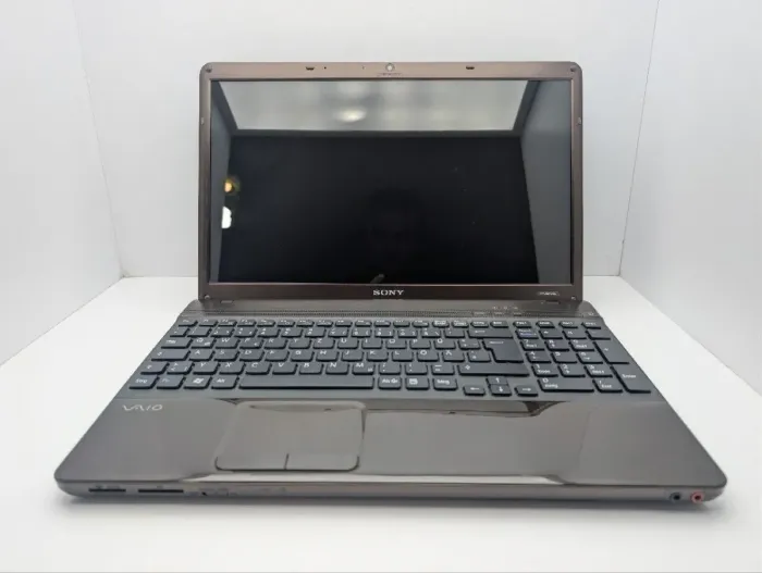 Ноутбук Sony VPC EB1C5E / 15.6" (1920x1080) TN / Intel Core i5-520M (2 (4) ядра по 2.4 - 2.9 GHz) / 8 GB DDR3 / 500 GB HDD / AMD Radeon HD 5650, 1 GB GDDR3, 128-bit / WebCam / DVD-ROM б/в - зображення 3