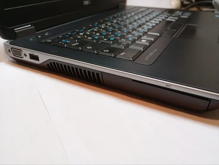 Ноутбук Б-клас Dell Latitude E6440 / 14" (1366x768) TN / Intel Core i5-4300M (2 (4) ядра по 2.6 - 3.3 GHz) / 8 GB DDR3 / 256 GB SSD / HD Graphic 4600 / WebCam / DVD-RW б/в - зображення 5