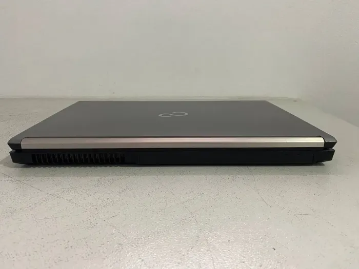 Мобільна робоча станція Fujitsu Celsius H760 / 15.6" (1920x1080) IPS / Intel Core i7-6820HQ (4 (8) ядра по 2.7 - 3.6 GHz) / 32 GB DDR4 / 256 GB SSD / nVidia Quadro M1000M, 2 GB GDDR5, 128-bit / WebCam / DVD-ROM б/в - зображення 5