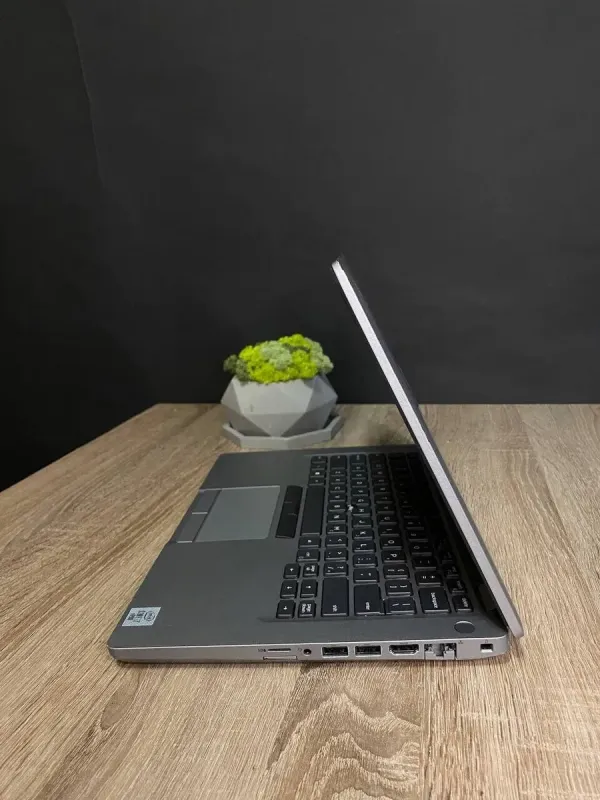 Ультрабук Б-клас Dell Latitude 5411 / 14" (1920x1080) TN / Intel Core i7-10850H (6 (12) ядер по 2.7 - 5.1 GHz) / 16 GB DDR4 / 256 GB SSD M.2 / Intel UHD Graphics / WebCam / Win 11 б/в - зображення 5