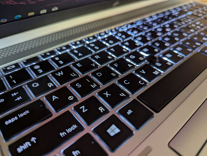 Ультрабук HP EliteBook 850 G5 / 15.6" (1920x1080) IPS / Intel Core i5-8250U (4 (8) ядра по 1.6 - 3.4 GHz) / 16 GB DDR4 / 512 GB SSD / Intel UHD Graphics 620 / WebCam / Fingerprint / Windows 10 б/в - зображення 6