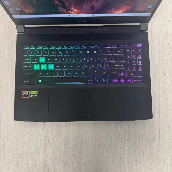 Ігровий ноутбук MSI Katana A15 AI B8VF / 15,6" (1920x1080) IPS / AMD Ryzen 7 8845HS (8 (16) ядер по 3,8 - 5,1 ГГц) / 32 ГБ DDR5 / 1000 ГБ SSD / nVidia GeForce RTX 4060, 8 ГБ GDDR6, 128-біт / Веб-камера б/в - зображення 3