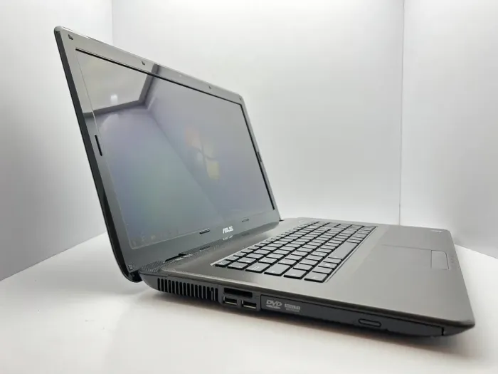 Ноутбук Asus K72RJ / 17.3 (1600x900) TN / Intel Core i3-350M (2 (4) ядра по 2.3 GHz) / 4 GB DDR4 / 750 GB HDD / AMD Radeon HD 5470, 1 GB, GDDR5, 64-bit / WebCam б/в - зображення 3