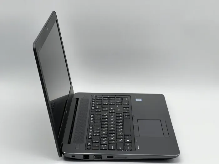 Мобільна робоча станція HP Zbook 15 G3 / 15.6" (1920x1080) TN / Intel Xeon E3-1505M v5 (4 (8) ядра по 2.8 - 3.7 GHz) / 32 GB DDR4 / 480 GB SSD / nVidia Quadro M1000M, 2 GB GDDR5, 128-bit / WebCam б/в - зображення 3