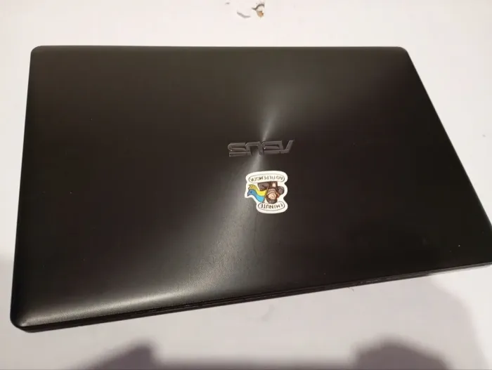 Ноутбук Б-клас Asus X550C / 15.6" (1366x768) TN / Intel Core i3-3217U (2 (4) ядра по 1.8 GHz) / 6 GB DDR3 / 750 GB HDD / nVidia GeForce GT 720M, 2 GB GDDR3, 64-bit / WebCam / DVD-ROM / АКБ не тримає б/в - зображення 6