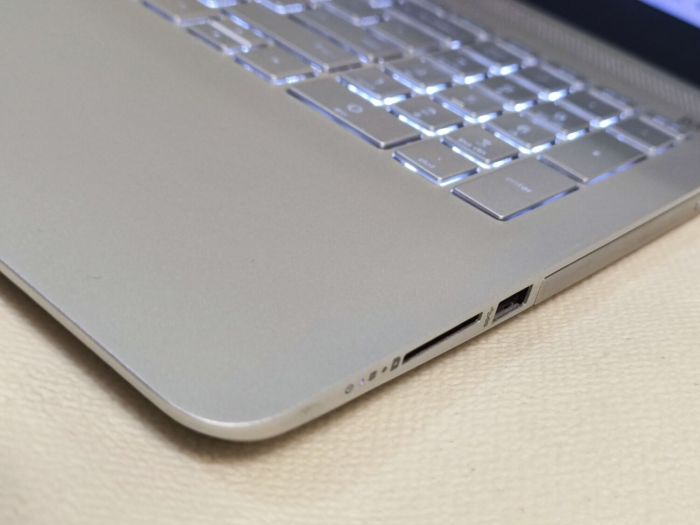 Ноутбук HP Pavilion 15-CC152OD / 15.6" (1366x768) TN / Intel Core i5-8250U (4 (8) ядра по 1.6 - 3.4 GHz) / 16 GB DDR4 / 256 GB SSD / Intel UHD Graphics 620 / WebCam / DVD-ROM б/в - зображення 4