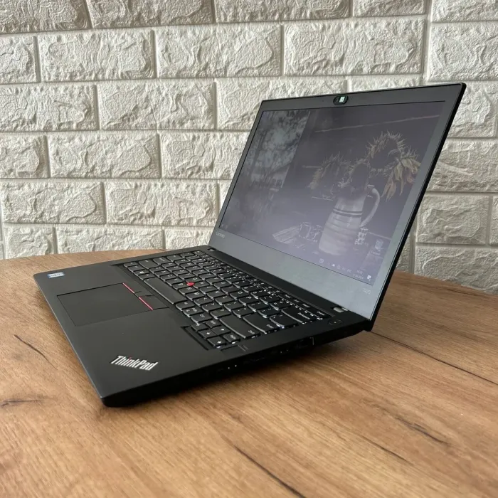 Ультрабук Lenovo ThinkPad T470 / 14" (1920x1080) IPS Touch / Intel Core i5-6300U (2 (4) ядра 2.4 - 3.0 GHz) / 8 GB DDR4 / 128 GB SSD / Intel HD Graphics 520 / WebCam б/в - зображення 5