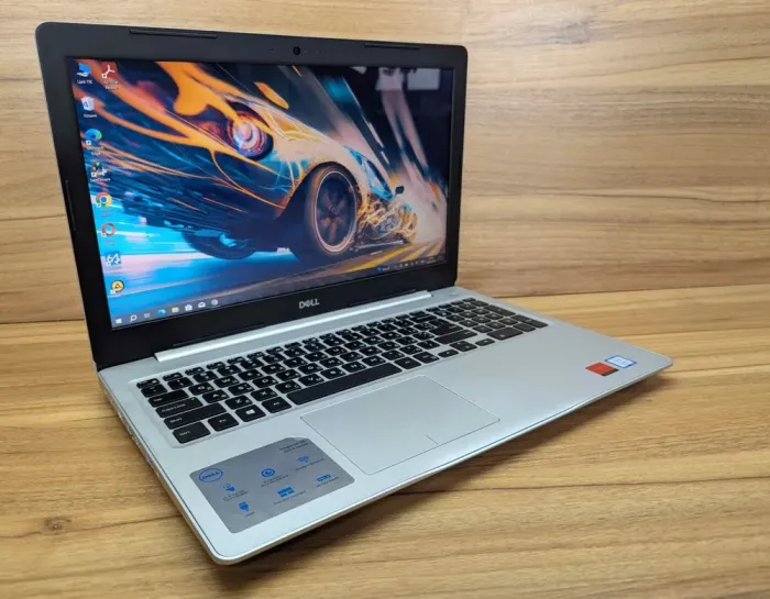 Ноутбук Dell Inspiron 5570 / 15.6" (1920x1080) IPS Touch / Intel Core i7-8550U (4 (8) ядра по 1.8 - 4.0 GHz) / 16 GB DDR4 / 512 GB SSD / AMD Radeon 530, 2 GB GDDR5, 64-bit / WebCam / Windows 10 б/в - зображення 4