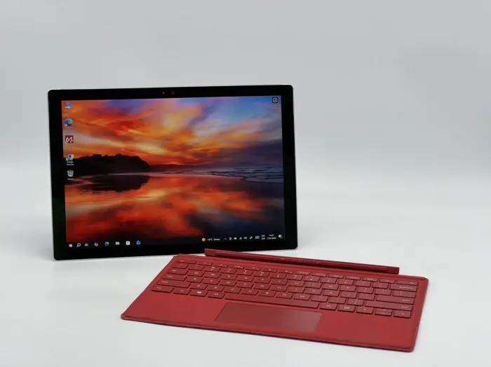 Нетбук Б-клас Microsoft Surface Pro 4 1724 / 12.3" (2736x1824) IPS Touch / Intel Core i5-6300U (2 (4) ядра по 2.4 - 3.0 GHz) / 16 GB DDR3 / 480 GB SSD / Intel HD Graphics 520 / WebCam б/в - зображення 3