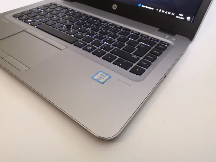 Ультрабук Б-клас HP EliteBook 840 G3 / 14" (1920x1080) TN / Intel Core i7-6600U (2 (4) ядра по 2.6 - 3.4 GHz) / 8 GB DDR4 / 240 GB SSD / Intel HD Graphics 520 / WebCam / DisplayPort / Windows 10 Pro б/в - зображення 3