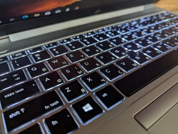 Ультрабук HP EliteBook 840 G6 / 14" (1920x1080) IPS / Intel Core i5-8265U (4 (8) ядра по 1.6 - 3.9 GHz) / 8 GB DDR4 / 256 GB SSD / Intel UHD Graphics 620 / WebCam / TouchID / Windows 10 б/в - зображення 6