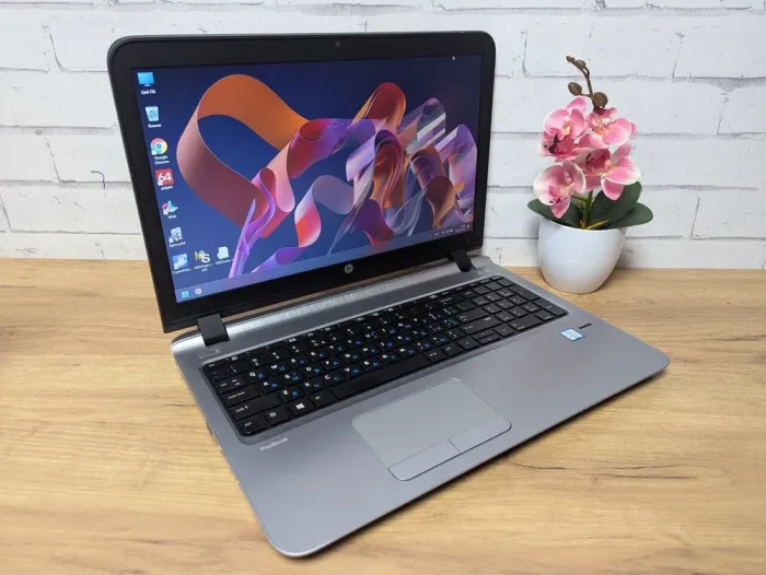 Ноутбук Б-клас HP ProBook 450 G3 / 15.6" (1366x768) TN / Intel Core i3-6100U (2 (4) ядра по 2.3 GHz) / 8 GB DDR3 / 128 GB SSD / Intel HD Graphics 520 / WebCam б/в - зображення 3