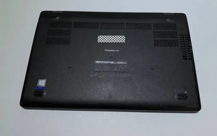 Мобільна робоча станція Dell Precision 3541 / 15.6" (1920x1080) IPS / Intel Core i7-9850H (6 (12) ядер по 2.6 - 4.6 GHz) / 16 GB DDR4 / 256 GB SSD / nVidia Quadro P620, 4 GB GDDR5, 128-bit / WebCam / Win 11 б/в - зображення 5