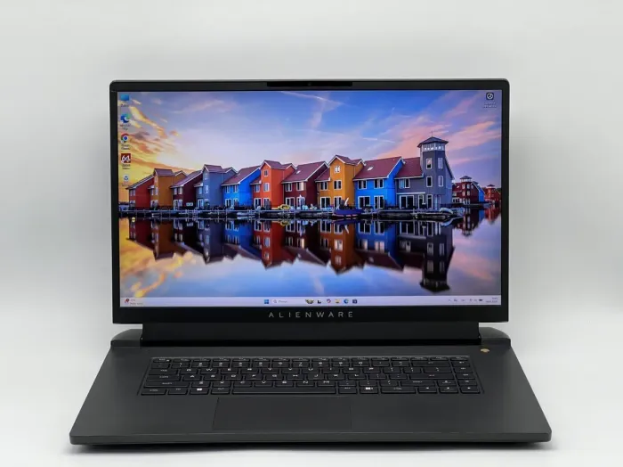 Ігровий ноутбук Б-класу Dell Alienware M17 R5 / 17,3" (1920x1080) IPS / AMD Ryzen 7 6800H (8 (16) ядер по 3,2 - 4,7 ГГц) / 32 ГБ DDR4 / 1440 ГБ SSD / nVidia GeForce RTX 3070 Ti, 8 ГБ GDDR6, 256-біт / Веб-камера б/в - зображення 2