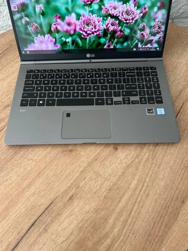 Ноутбук Б-клас LG Gram 15Z975 / 15.6" (1920x1080) IPS / Intel Core i7-8550U (4 (8) ядра по 1.8 - 4.0 GHz) / 8 GB DDR4 / 256 GB SSD M.2 / Intel UHD Graphics 620 / WebCam / HDMI б/в - зображення 3