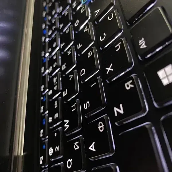 Ноутбук Dell Latitude 5580 / 15.6" (1920x1080) IPS / Intel Core i5-6300U (2 (4) ядра по 2.4 - 3.0 GHz) / 8 GB DDR4 / 128 GB SSD / Intel HD Graphics 520 / WebCam / HDMI б/в - зображення 6