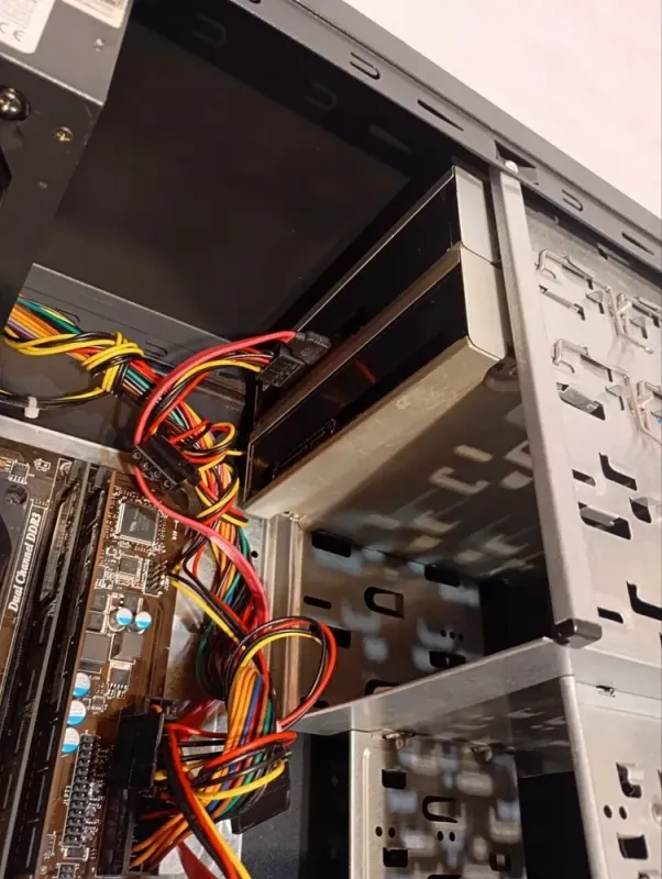 ПК Б-клас Asus Vento TA-8C1 Tower / AMD Athlon II X4 631 (4 ядра по 2.6 GHz) / 8 GB DDR3 / 500 GB HDD / nVidia GeForce GT 440, 1 GB DDR3, 128-bit / DVD-RW / 400W б/в - зображення 8