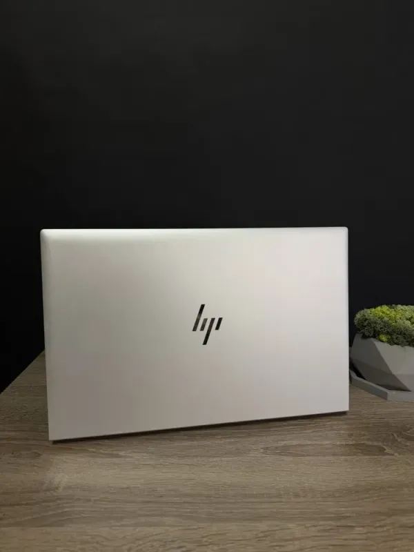 Ультрабук Б-клас HP EliteBook 850 G8 / 15.6" (1920x1080) IPS / Intel Core i5-1145G7 (4 (8) ядра по 2.6 - 4.4 GHz) / 16 GB DDR4 / 256 GB SSD M.2 / Intel Iris Xe Graphics / WebCam / Win 10 б/в - зображення 3