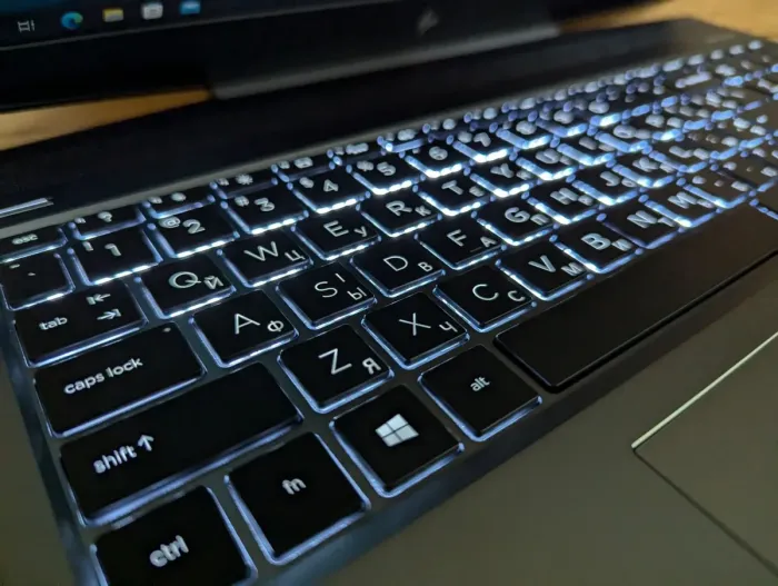 Мобільна робоча станція HP zBook 15v G5 / 15.6" (1920x1080) IPS / Intel Xeon E-2176M (6 (12) ядер по 2.7 - 4.4 GHz) / 32 GB DDR4 / 1000 GB SSD / nVidia Quadro P600, 4 GB GDDR5, 128-bit / WebCam / TouchID / Windows 10 б/в - зображення 6