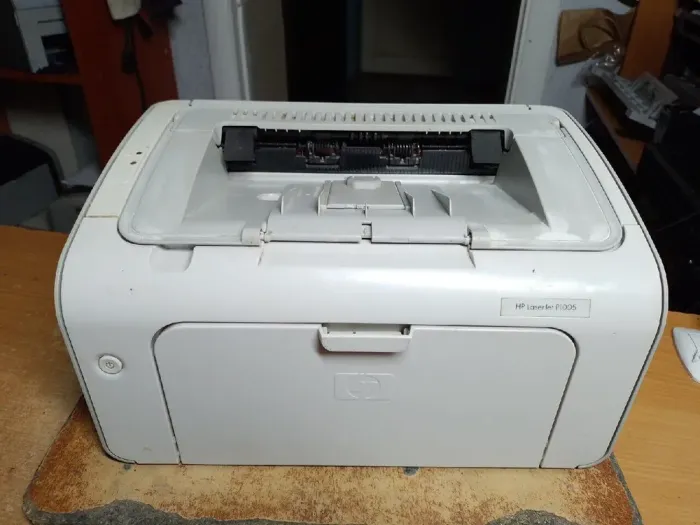 Принтер Б-клас HP LaserJet P1005 Printer / Лазерний монохромний друк / 600x600 dpi / A4 / 15 стор/хв / USB 2.0 б/в - зображення 2