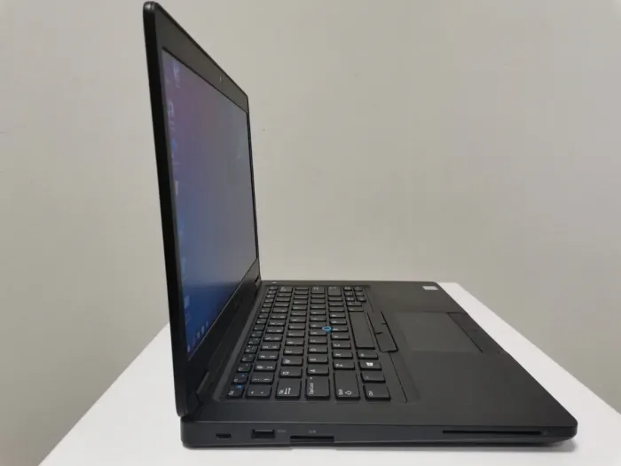 Ультрабук Dell Latitude 5490 / 14" (1366x768) TN / Intel Core i5-8350U (4 (8) ядра по 1.7 - 3.6 GHz) / 8 GB DDR4 / 256 GB SSD M.2 / Intel UHD Graphics 620 / WebCam / HDMI / Windows 10 Pro б/в - зображення 3
