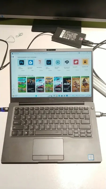 Ультрабук Б-клас Dell Latitude 7400 / 14" (1366x768) TN / Intel Core i5-8265U (4 (8) ядра по 1.6 - 3.9 GHz) / 8 GB DDR4 / 256 GB SSD M.2 / Intel UHD Graphics 620 / WebCam / USB 3.1 / HDMI / NEW АКБ / Windows 10 б/в - зображення 2