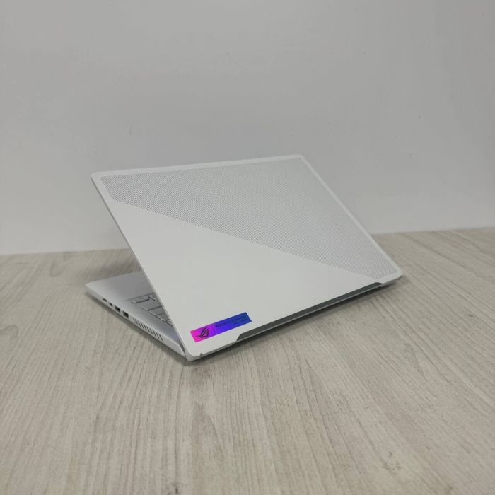 Ігровий ультрабук Asus ROG Zephyrus G14 GA402XV White / 14" (2560x1600) IPS / AMD Ryzen 9 7940HS (8 (16) ядер по 4.0 - 5.2 GHz) / 16 GB DDR5 / 512 GB SSD NVMe / nVidia GeForce RTX 4060, 8 GB GDDR6, 128-bit / WebCam б/в - изображение 5