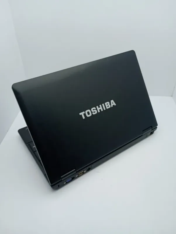 Ноутбук Toshiba P50 / 15.6" (1366x768) TN / Intel Core i5-520M (2 (4) ядра по 2.4 - 2.93 GHz) / 6 GB DDR3 / 1000 GB HDD / Intel HD Graphics / WebCam б/в - зображення 8