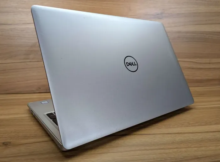 Ноутбук Dell Inspiron 5570 / 15.6" (1920x1080) IPS / Intel Core i5-8250U (4 (8) ядра по 1.6 - 3.4 GHz) / 16 GB DDR4 / 480 GB SSD / Intel UHD Graphics 620 / WebCam / Windows 10 б/в - зображення 6
