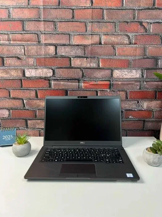Ультрабук Dell Latitude 7300 / 13.3" (1920x1080) IPS / Intel Core i5-8365U (4 (8) ядра по 1.6 - 4.1 GHz) / 8 GB DDR4 / 256 GB SSD / Intel UHD Graphics 620 / WebCam / Win 10 Pro б/в - зображення 2