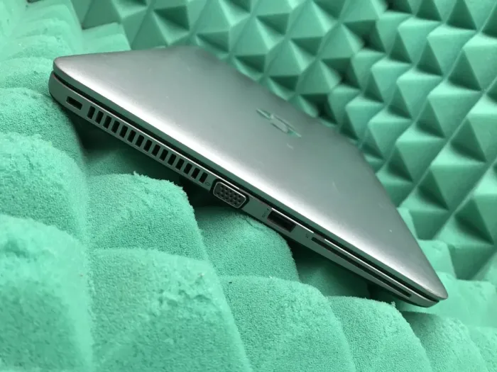 Нетбук Б-клас HP EliteBook 820 G3 / 12.5" (1920x1080) IPS / Intel Core i7-6600U (2 (4) ядра по 2.6 - 3.4 GHz) / 8 GB DDR4 / 240 GB SSD / Intel HD Graphics 520 / WebCam / DisplayPort б/в - зображення 5