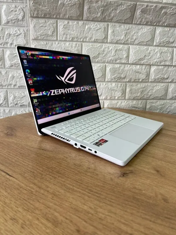 Ігровий ноутбук Asus ROG Zephyrus G14 GA402RJ / 14" (2560x1600) IPS / AMD Ryzen 9 6900HS (8 (16) ядер по 3.3 - 4.9 GHz) / 16 GB DDR4 / 1000 GB SSD / AMD Radeon RX 6700S, 8 GB GDDR6, 128-bit / WebCam б/в - зображення 4