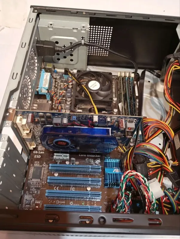 ПК Б-клас Amadey SFF / AMD Athlon II X2 250 (2 ядра по 3.0 GHz) / 8 GB DDR3 / 128 GB SSD / AMD Radeon HD 3650, 512 MB DDR2, 128-bit / 400W / Win 10 б/в - зображення 6