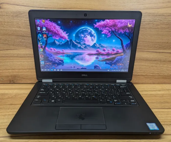 Нетбук Dell Latitude E5270 / 12.5" (1366x768) TN / Intel Core i5-6300U (2 (4) ядра по 2.4 - 3.0 GHz) / 8 GB DDR4 / 240 GB SSD / Intel HD Graphics 520 / WebCam / Windows 10 б/в - зображення 2