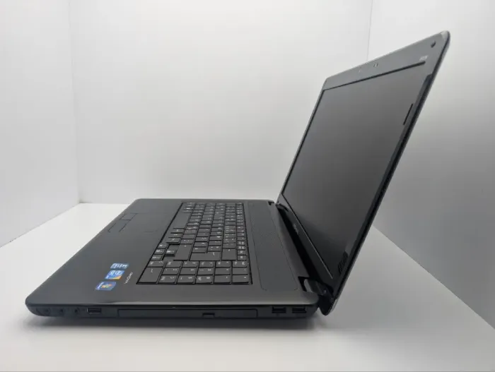 Ноутбук Medion Akoya E7216 / 17.3" (1600x900) TN / Intel Core i3-380M (2 (4) ядра по 2.53 GHz) / 6 GB DDR3 / 320 GB HDD / Intel HD Graphics / WebCam / АКБ не тримає б/в - зображення 5