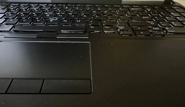 Мобільна робоча станція Dell Precision 7520 / 15,6" (1920x1080) IPS / Intel Core i7-7820HQ (4 (8) ядра по 2,9 - 3,9 ГГц) / 16 ГБ DDR4 / 256 ГБ SSD / nVidia Quadro M1200, 4 ГБ GDDR5, 256-біт / WebCam б/в - зображення 9