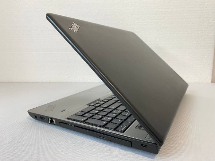 Ноутбук Б-клас Lenovo ThinkPad E570 / 15.6" (1920x1080) TN / Intel Core i5-7200U (2 (4) ядра по 2.5 - 3.1 GHz) / 8 GB DDR4 / 240 GB SSD / Intel HD Graphics 620 / WebCam / DVD-ROM / HDMI б/в - зображення 7