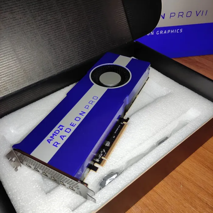 Дискретна відеокарта AMD Radeon Pro VII, 16 GB HBM2, 4096-bit / 6x miniDP б/в - зображення 6