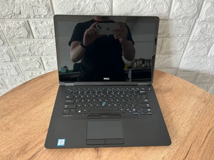 Ультрабук Б-клас Dell Latitude E7470 / 14" (2560x1440) IPS Touch / Intel Core i5-6300U (2 (4) ядра по 2.4-3 GHz) / 8 GB DDR4 / 256 GB SSD M.2 / Intel HD Graphics 520 / WebCam / HDMI б/в - зображення 6