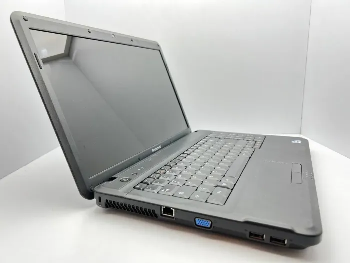 Ноутбук Lenovo G550 / 15.6" (1366x768) TN / Intel Pentium T4400 (2 ядра по 2.2 GHz) / 4 GB DDR3 / 160 GB HDD / Intel GMA 4500M Graphics / WebCam / АКБ не тримає б/в - зображення 3