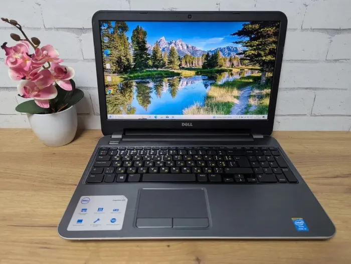 Ноутбук Dell Inspiron 15R-5537 / 15.6" (1366x768) TN / Intel Core i5-4200U (2 (4) ядра по 1.6 - 2.6 GHz) / 8 GB DDR3 / 128 GB SSD / AMD Radeon HD 8670M, 1 GB GDDR3, 64-bit / WebCam / DVD-ROM б/в - зображення 2