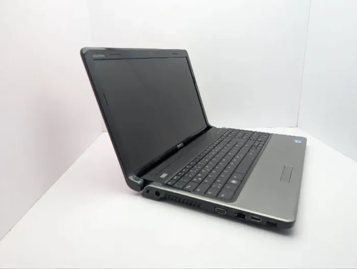 Ноутбук Dell Inspiron 1564 / 15.6" (1366x768) TN / Intel Core i5-520M (2 (4) ядра по 2.4 - 2.93 GHz) / 6 GB DDR3 / 240 GB SSD / Intel HD Graphics / WebCam б/в - зображення 5
