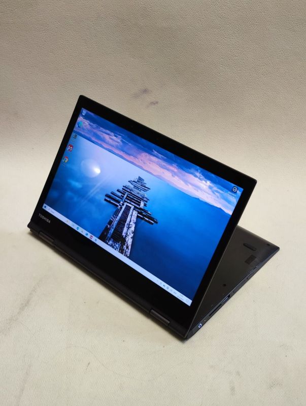 Нетбук-трансформер Toshiba Radius 12 P25W 2-in-1 / 12.5" (3840x2160) IPS Touch / Intel Core i7-6500U (2 (4) ядра по 2.5 - 3.1 GHz) / 8 GB DDR4 / 256 GB SSD / Intel HD Graphics 520 / WebCam б/в - зображення 3