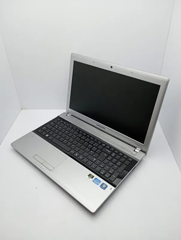 Ноутбук Samsung R520 / 15.6" (1366x768) TN / Intel Core i5-2410M (2 (4) ядра по 2.3 - 2.9 GHz) / 6 GB DDR3 / 500 GB HDD / nVidia GeForce GT 520M, 1 GB GDDR3, 64-bit / WebCam б/в - зображення 4
