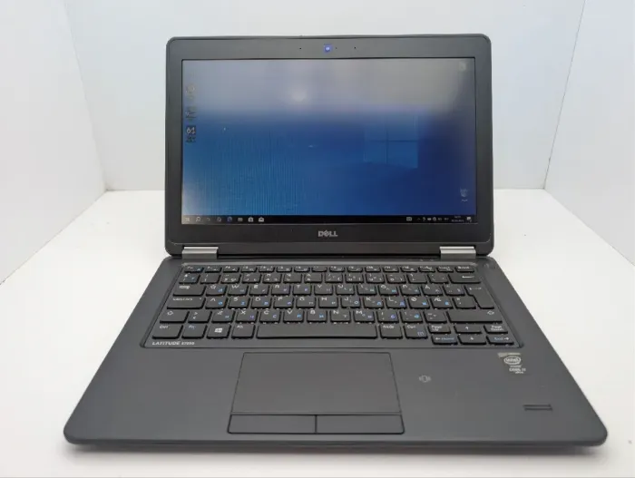 Нетбук Dell Latitude E7250 / 12.5" (1366x768) TN / Intel Core i7-5600U (2 (4) ядра по 2.6 - 3.2 GHz) / 8 GB DDR3 / 256 GB SSD / Intel HD Graphics 5500 / WebCam б/в - зображення 2